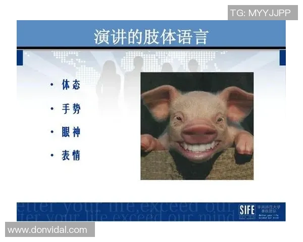 足球明星手势语揭秘：如何通过肢体语言传达战术与情感