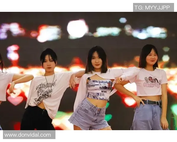 足球明星与大妈之间的温情互动与生活趣事探讨 足球明星与大妈之间的温情互动与生活趣事探讨